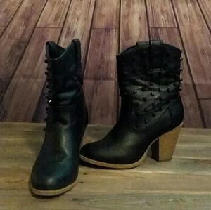 👢Black Studded Boots